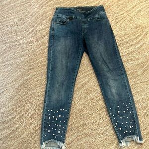Lisette flat front jeans win with fringe bottoms and Pearl embellishment. Size 4